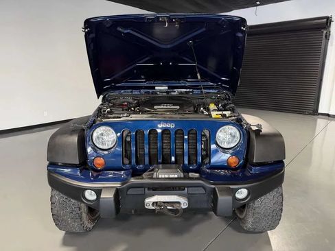 Used 2013 Jeep Wrangler Unlimited Rubicon w/ Connectivity Group AWD/4WD image 7