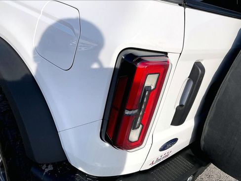 Used 2023 Ford Bronco Badlands image 27