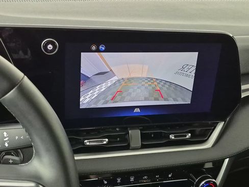 Used 2026 Chevrolet Equinox LT FWD image 24