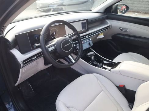 Certified 2025 Hyundai Tucson SEL FWD image 9
