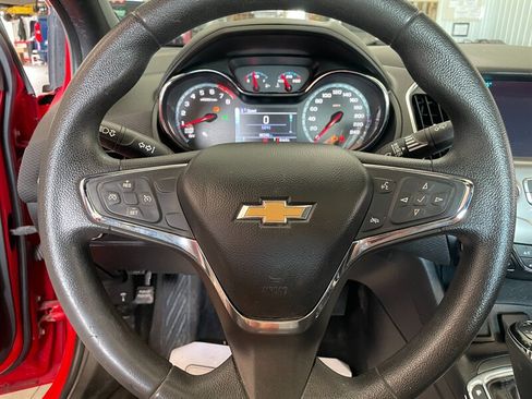 Used 2018 Chevrolet Cruze LT FWD image 10