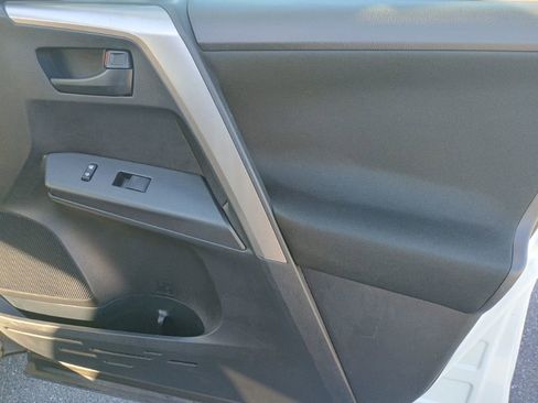 Used 2017 Toyota RAV4 LE FWD image 21