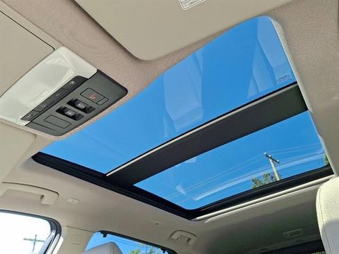 Used 2022 Nissan Rogue SL w/ SL Premium Package image 48