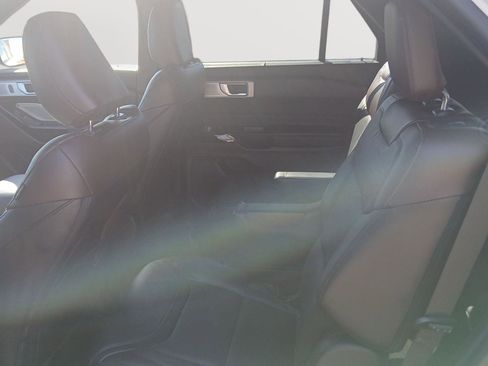 Used 2022 Ford Explorer Platinum w/ Technology Package image 23