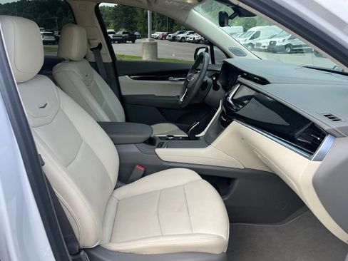Used 2024 Cadillac XT6 Premium Luxury w/ Technology Package AWD/4WD image 11