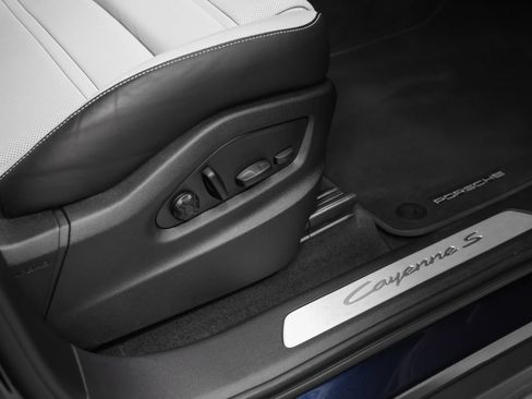 Certified 2026 Porsche Cayenne S AWD/4WD image 21