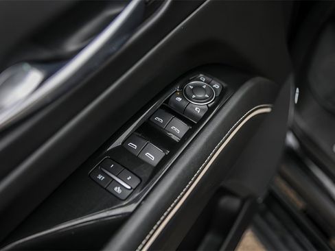 Used 2023 Cadillac Escalade V w/ LPO, ONYX Package image 26