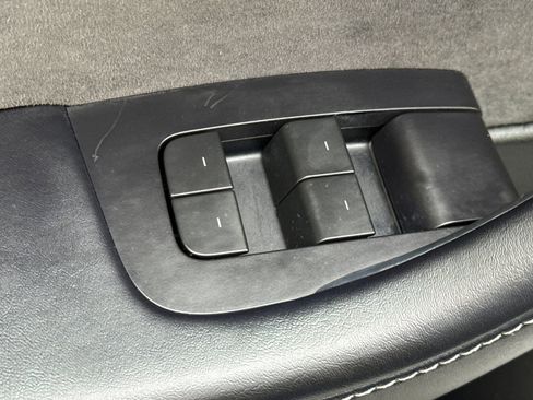 Used 2022 Tesla Model Y Performance image 25