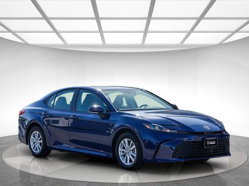 Used 2026 Toyota Camry LE w/ Convenience Package FWD image 5