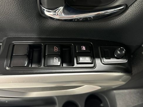 Used 2023 Nissan Titan SV image 17