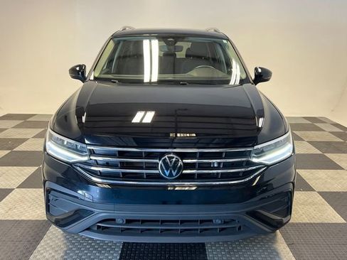 Certified 2023 Volkswagen Tiguan SE w/ Panoramic Sunroof Package FWD image 2