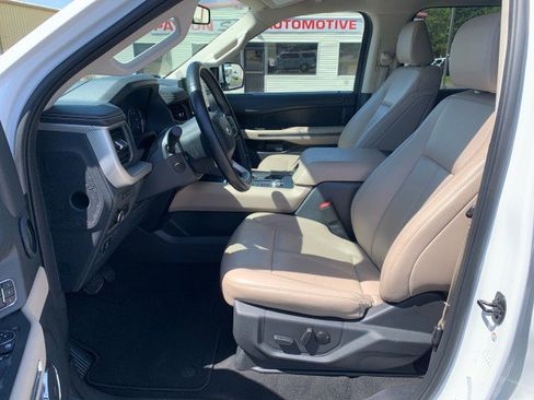 Used 2024 Ford Expedition Max XLT image 7