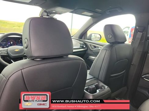 Used 2026 Chevrolet Traverse LT AWD/4WD image 16