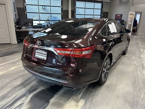 Used 2018 Toyota Avalon XLE image 30