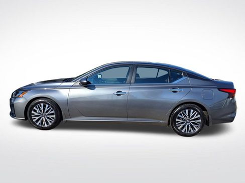 Used 2023 Nissan Altima 2.5 SV FWD image 12