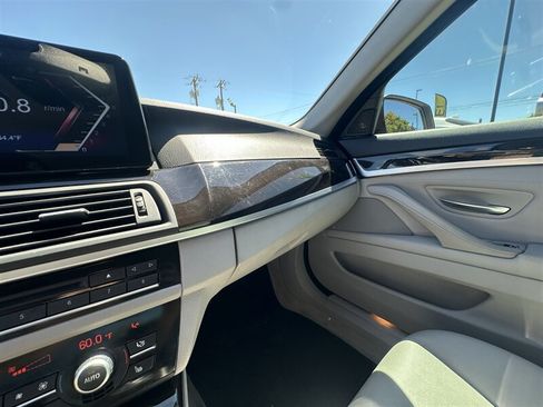 Used 2011 BMW 550i xDrive Sedan AWD/4WD image 18