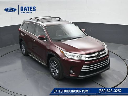 Used 2017 Toyota Highlander XLE AWD/4WD image 53