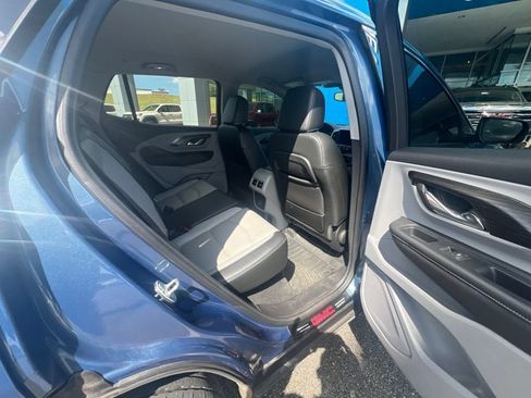 Used 2024 GMC Terrain SLT AWD/4WD image 5