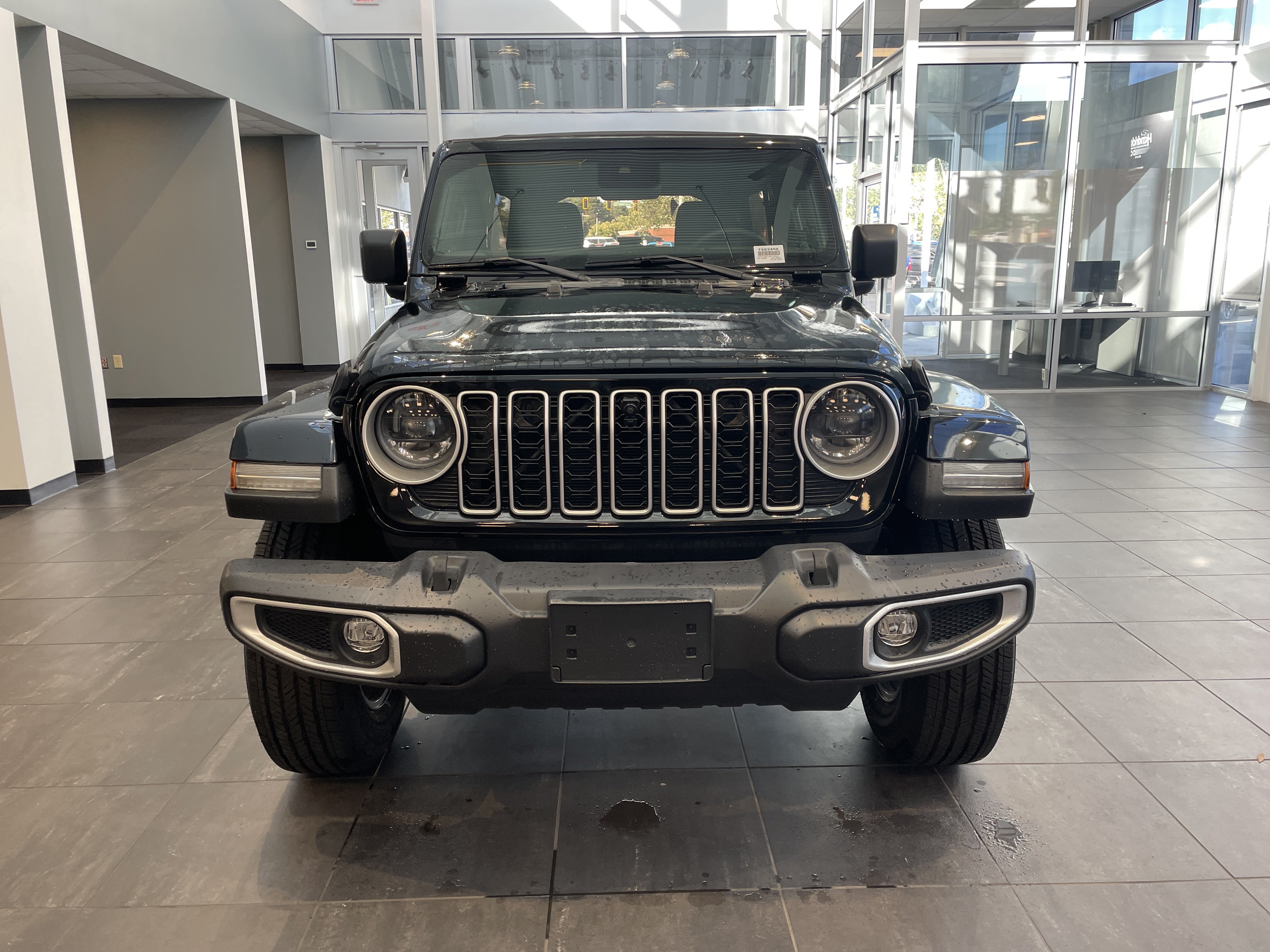 Used 2024 Jeep Wrangler Unlimited Sahara w/ Technology Group AWD/4WD image 3