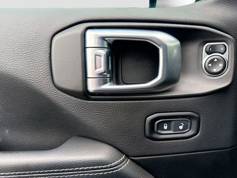 Used 2021 Jeep Wrangler Unlimited Sahara w/ Cold Weather Group AWD/4WD image 19