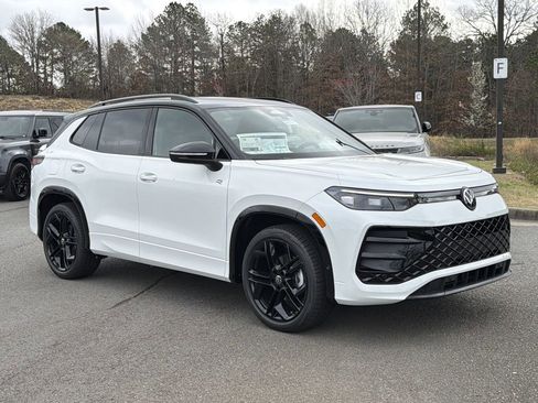 New 2026 Volkswagen Tiguan SE R-Line FWD image 7