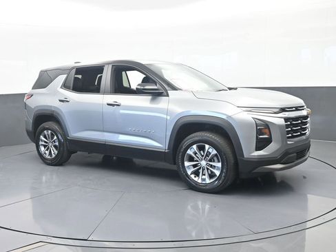 Used 2025 Chevrolet Equinox LT FWD image 8