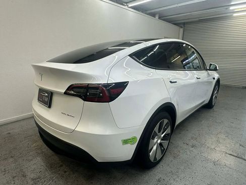 Used 2023 Tesla Model Y Long Range image 33