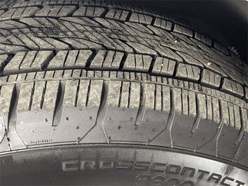 Used 2022 GMC Yukon SLT w/ SLT Luxury Package image 9