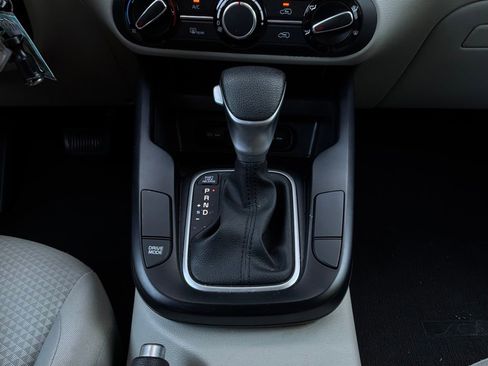 Used 2025 Kia Soul LX w/ LX Technology Package FWD image 20