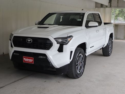 Used 2024 Toyota Tacoma TRD Sport w/ TRD Sport Upgrade Package AWD/4WD image 24