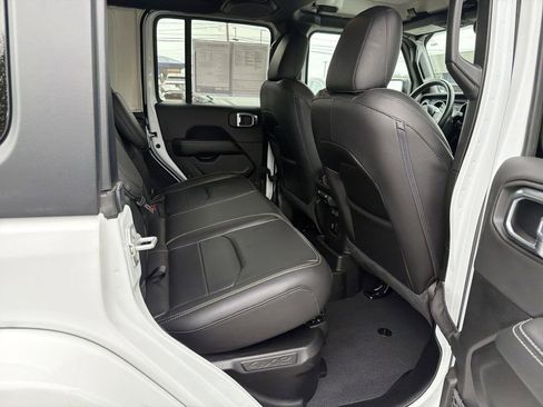 Used 2023 Jeep Wrangler Unlimited Sahara w/ Cold Weather Group AWD/4WD image 18