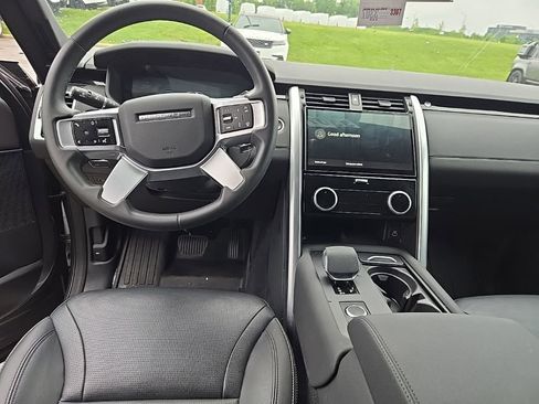 Used 2025 Land Rover Discovery S AWD/4WD image 14