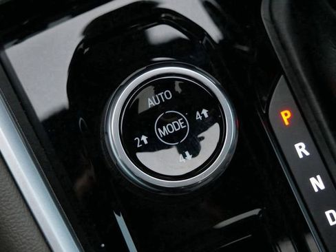 Used 2024 Chevrolet Colorado ZR2 w/ Technology Package image 25