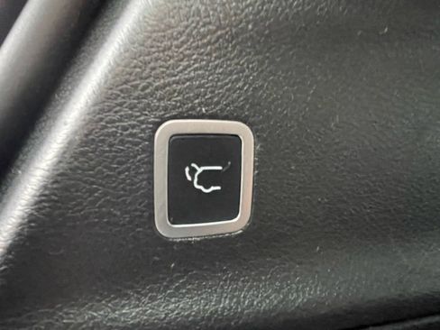 Used 2019 Chrysler Pacifica Touring-L Plus w/ Advanced Safetytec Group image 23