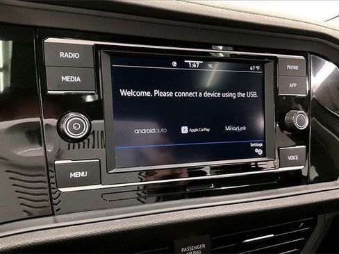 Used 2023 Volkswagen Jetta SE image 32