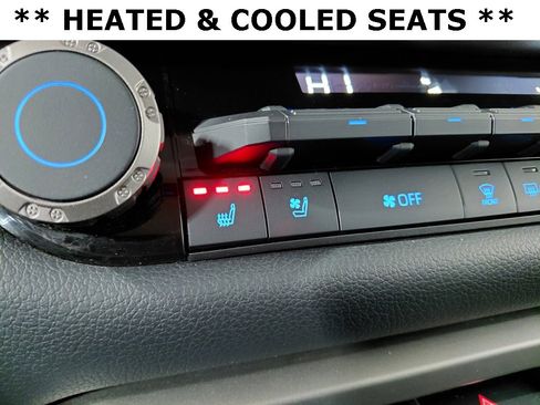 Used 2023 Toyota Tundra Limited image 12