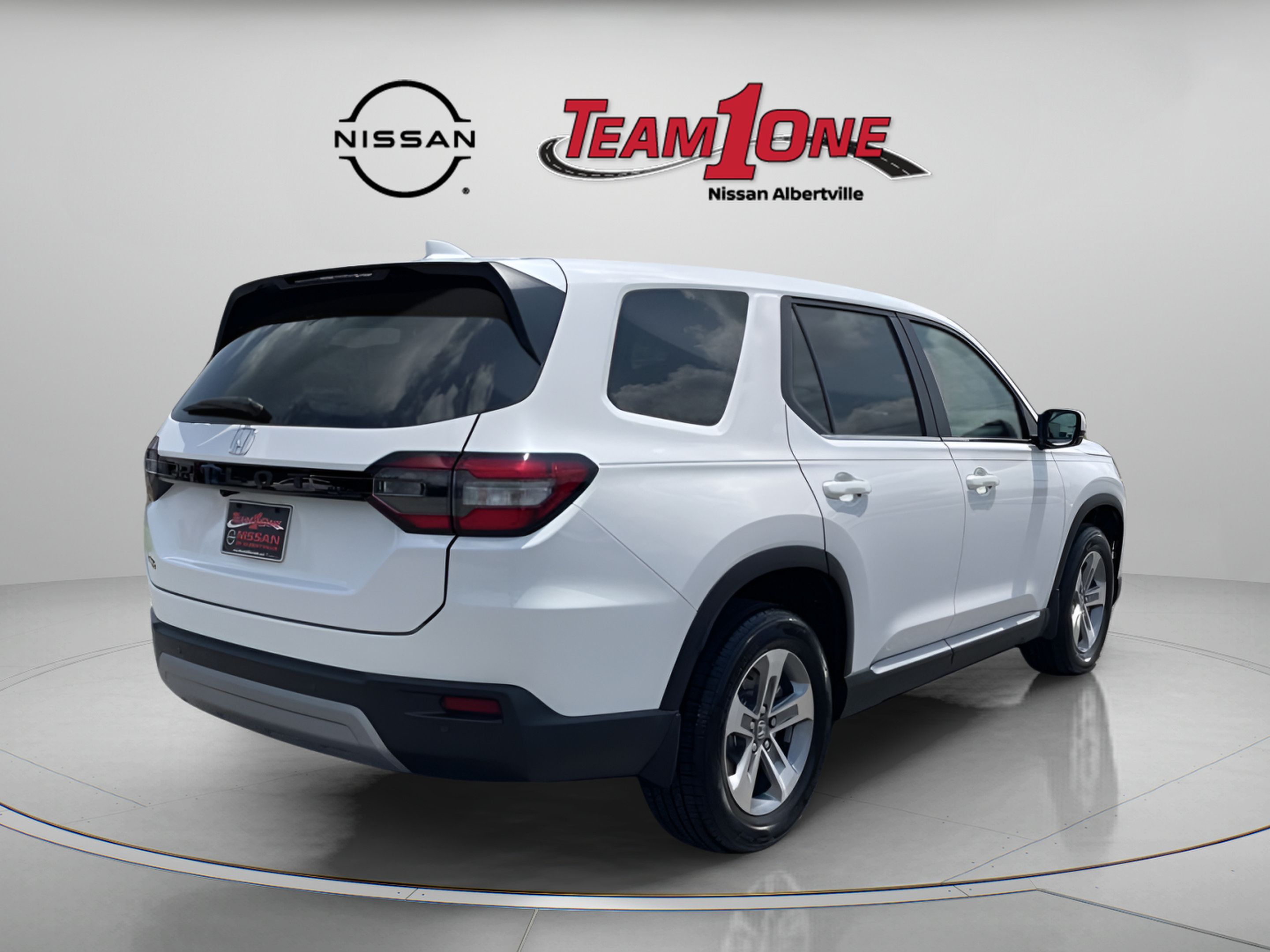 Used 2025 Honda Pilot EX-L image 8