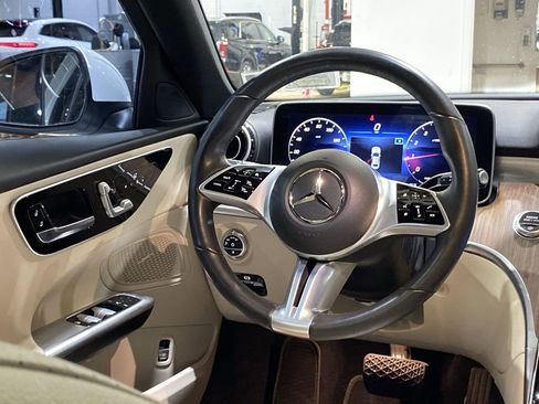 Used 2023 Mercedes-Benz C 300 4MATIC Sedan image 3