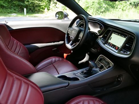 Used 2018 Dodge Challenger SRT Hellcat RWD image 29