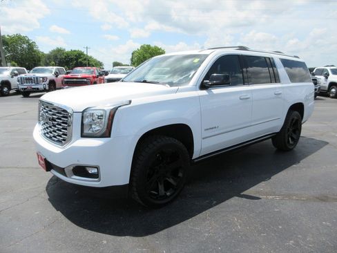 Used 2020 GMC Yukon XL Denali w/ Denali Premium Package AWD/4WD image 10