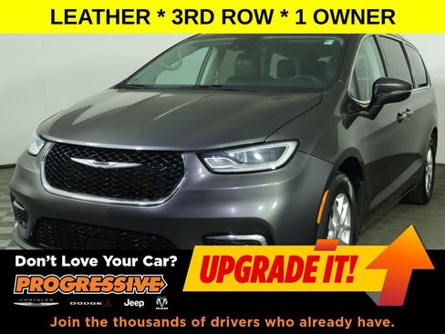 Used 2023 Chrysler Pacifica Touring-L FWD image 1