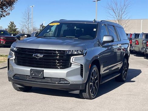 Used 2024 Chevrolet Suburban RST w/ Luxury Package image 4
