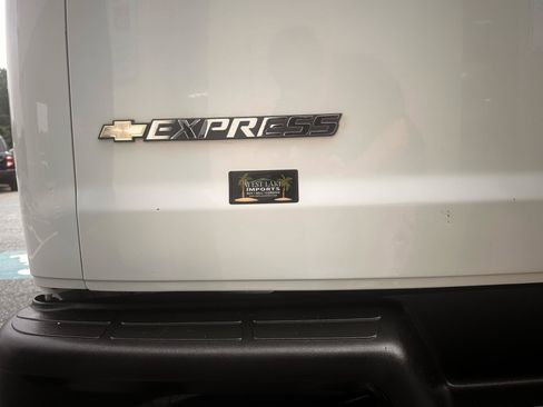 Used 2019 Chevrolet Express 2500 RWD image 28