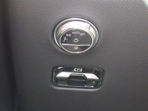 Used 2024 Mercedes-Benz GLC 300 4MATIC image 26