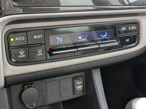 Used 2019 Toyota Corolla LE image 23