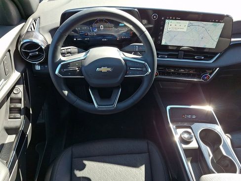 Used 2026 Chevrolet Equinox LT w/ Convenience Package II image 10