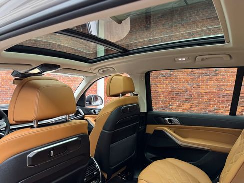 Certified 2024 BMW X7 xDrive40i w/ Climate Comfort Package AWD/4WD image 3