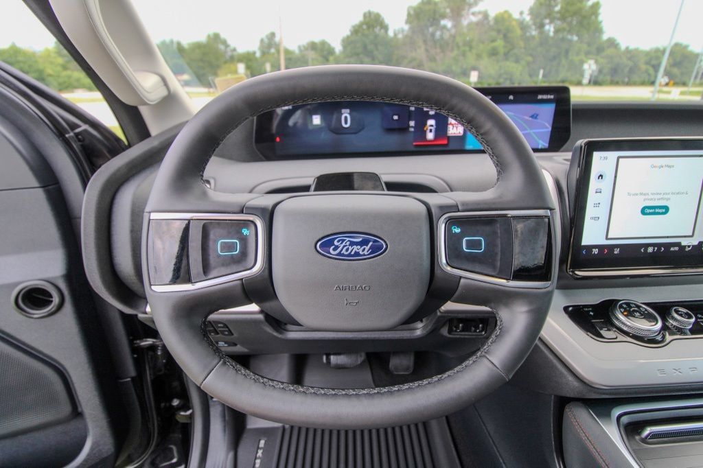 Used 2025 Ford Expedition Active AWD/4WD image 21
