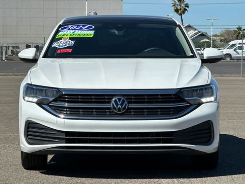 Used 2024 Volkswagen Jetta SE image 8