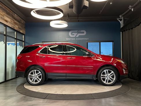 Used 2018 Chevrolet Equinox Premier AWD/4WD image 2